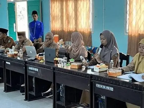 Sharing yang dilakukan oleh salah satu guru dari SMKS Raudhatul Mujawwidin