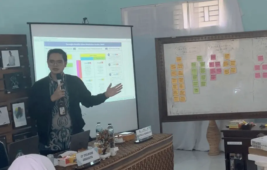 Pemaparan Materi Finding Solution pada Pendampingan Ke-2 SMKS Raudhatul Mujawwidin