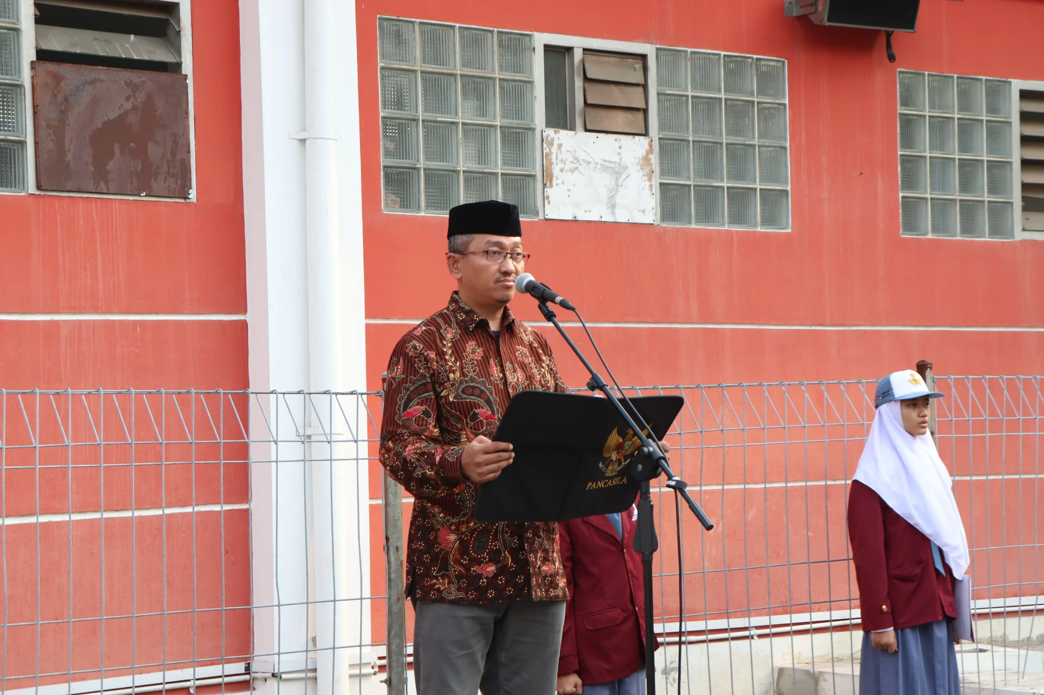Amanat Dr. Daduk Merdika Mansyur pada Upacara Hari Pahlawan Nasional