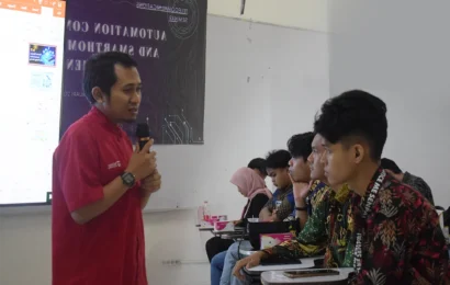 pemaparan materi dari Rahmadi, SE., M.Ak pada Bedah Buku Smart Home