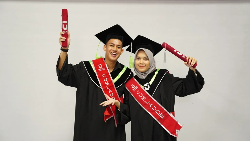 Wisudawan Telkom University