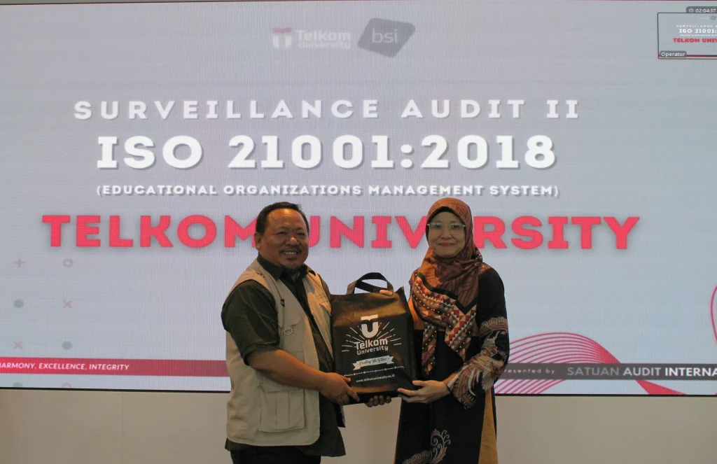 Pemberian Kenang-kenangan