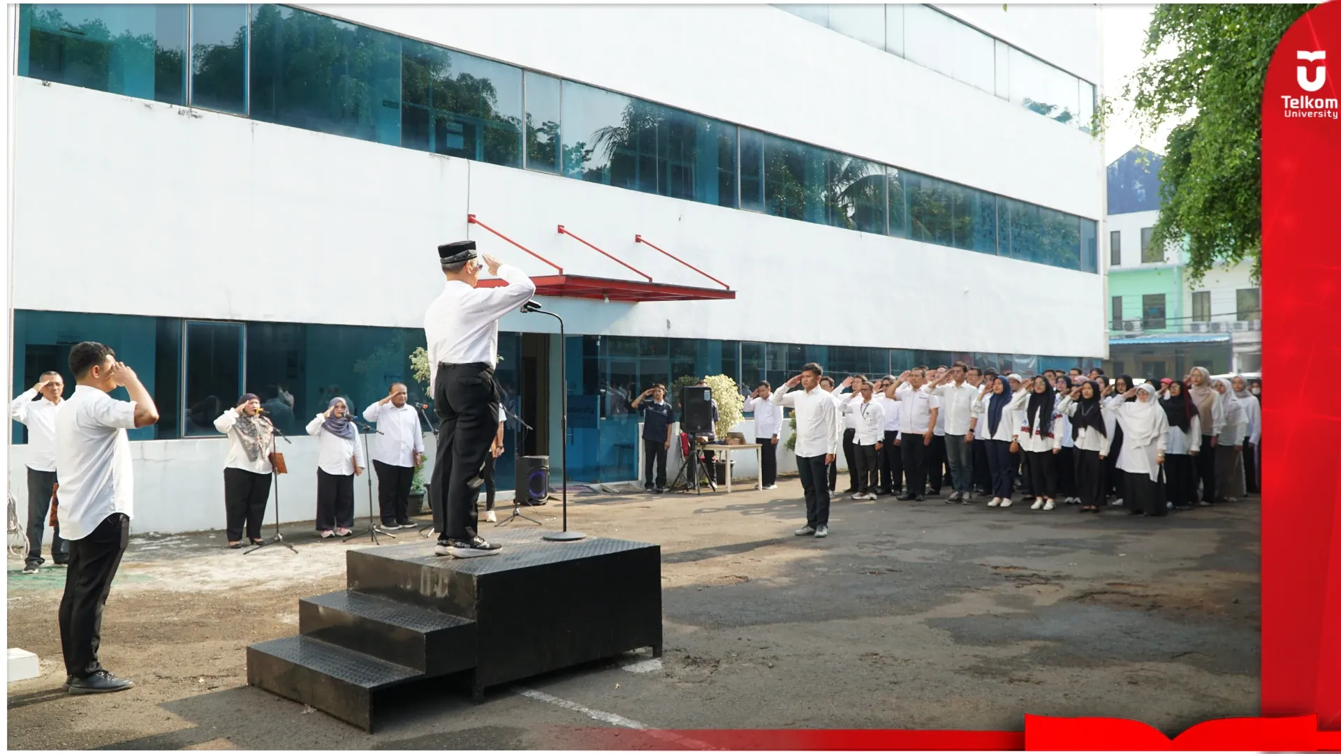 Tel-U Jakarta gelar Upacara Bendera untuk memperingati Hari Sumpah Pemuda