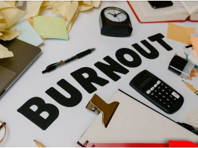Kamu Bukan Malas, Cuma Burnout: Kenali Tanda &…